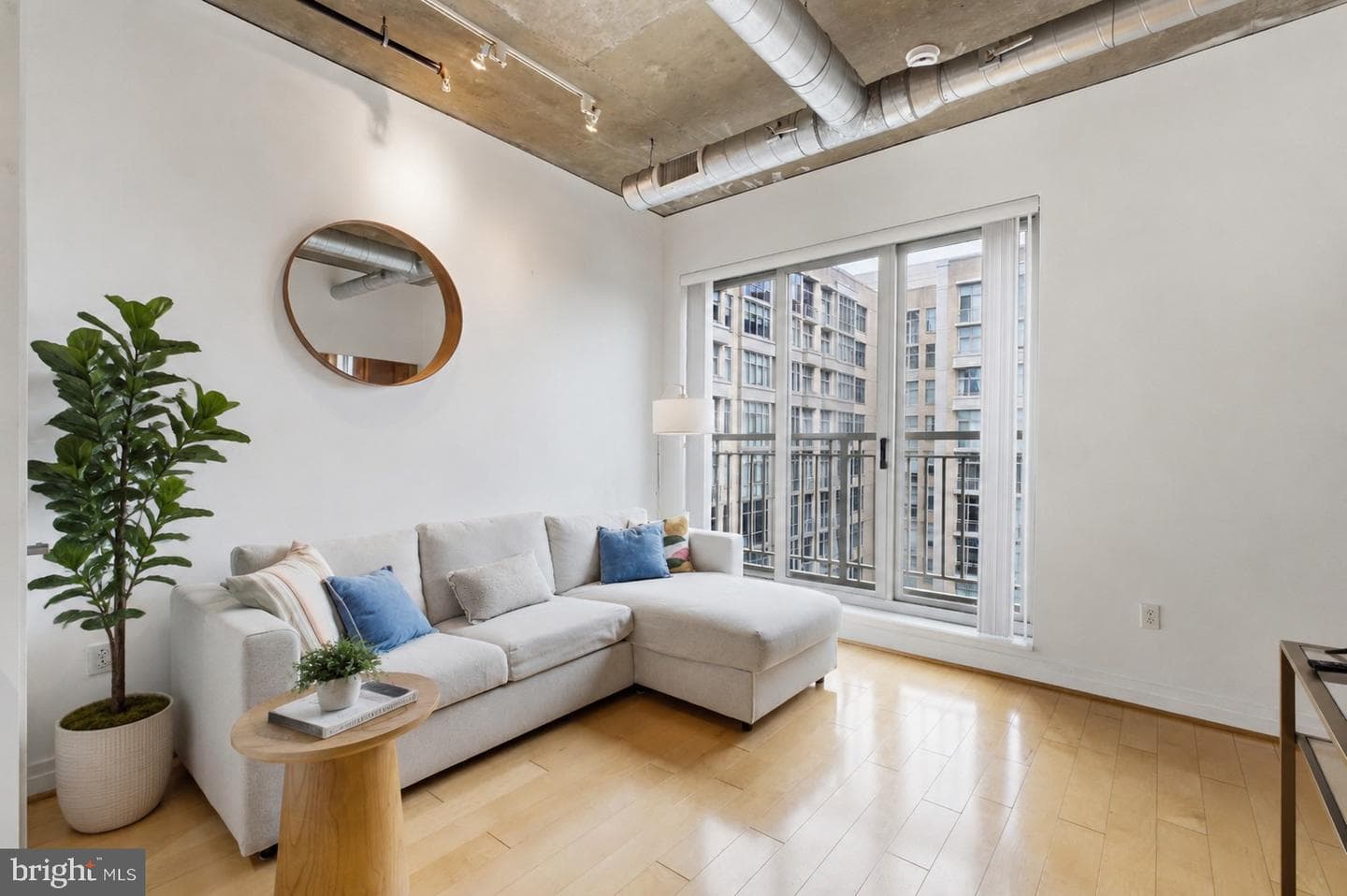 301 Massachusetts Avenue NW #906 photo 4