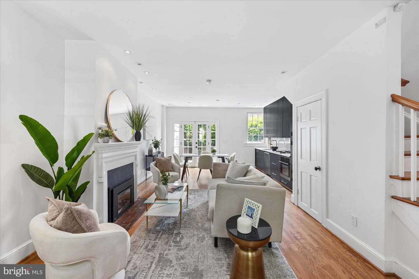 2516 East Place NW photo 3