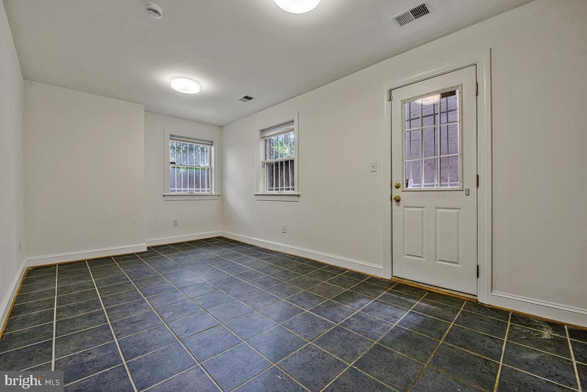 1233 4th Street NW photo 16