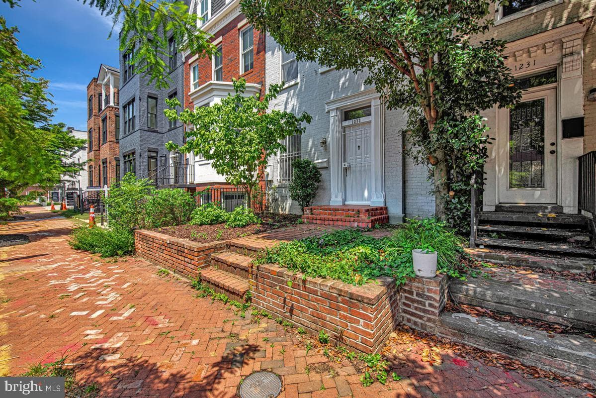 1233 4th Street NW photo 4