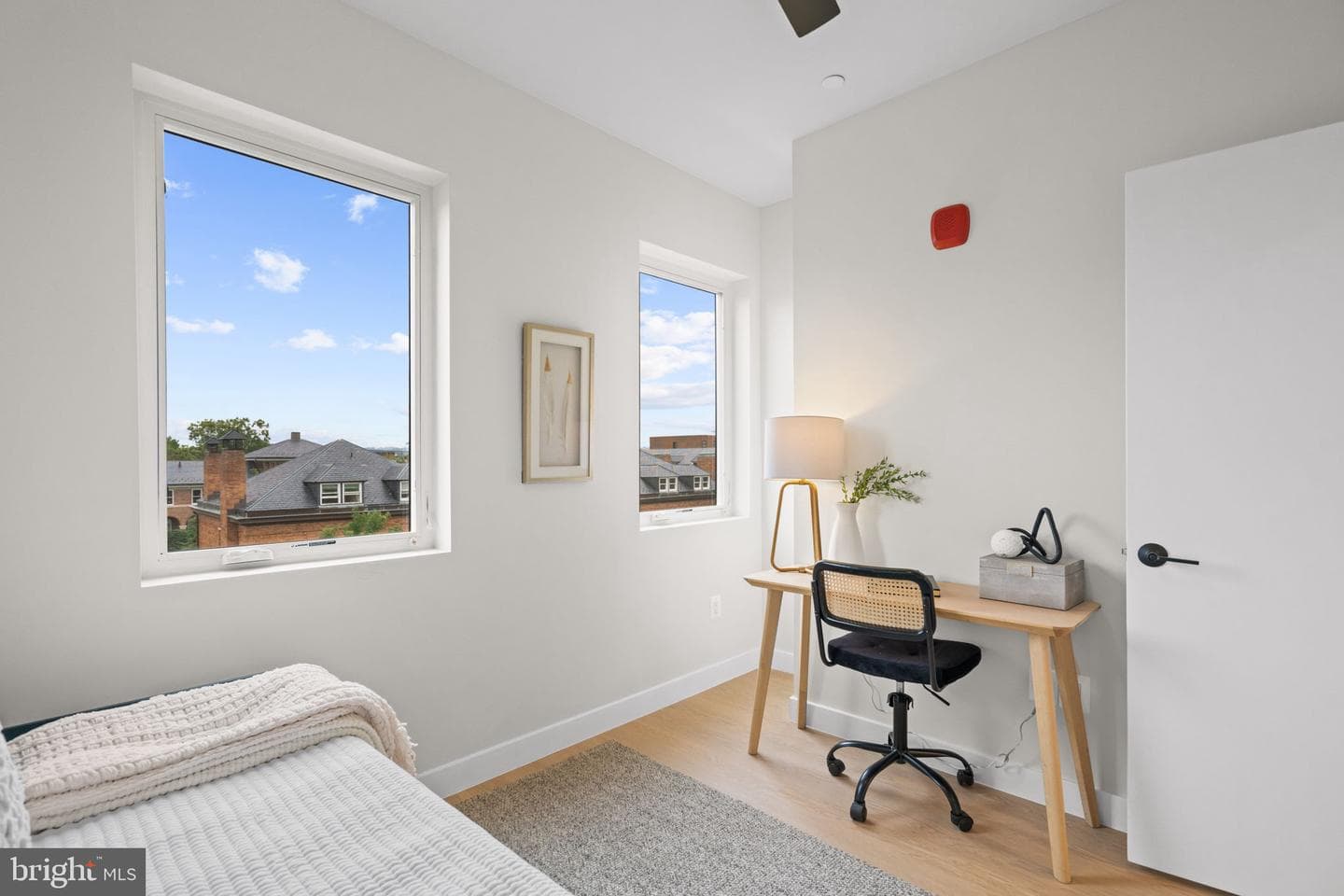 733 8th Street SE #303 photo 12