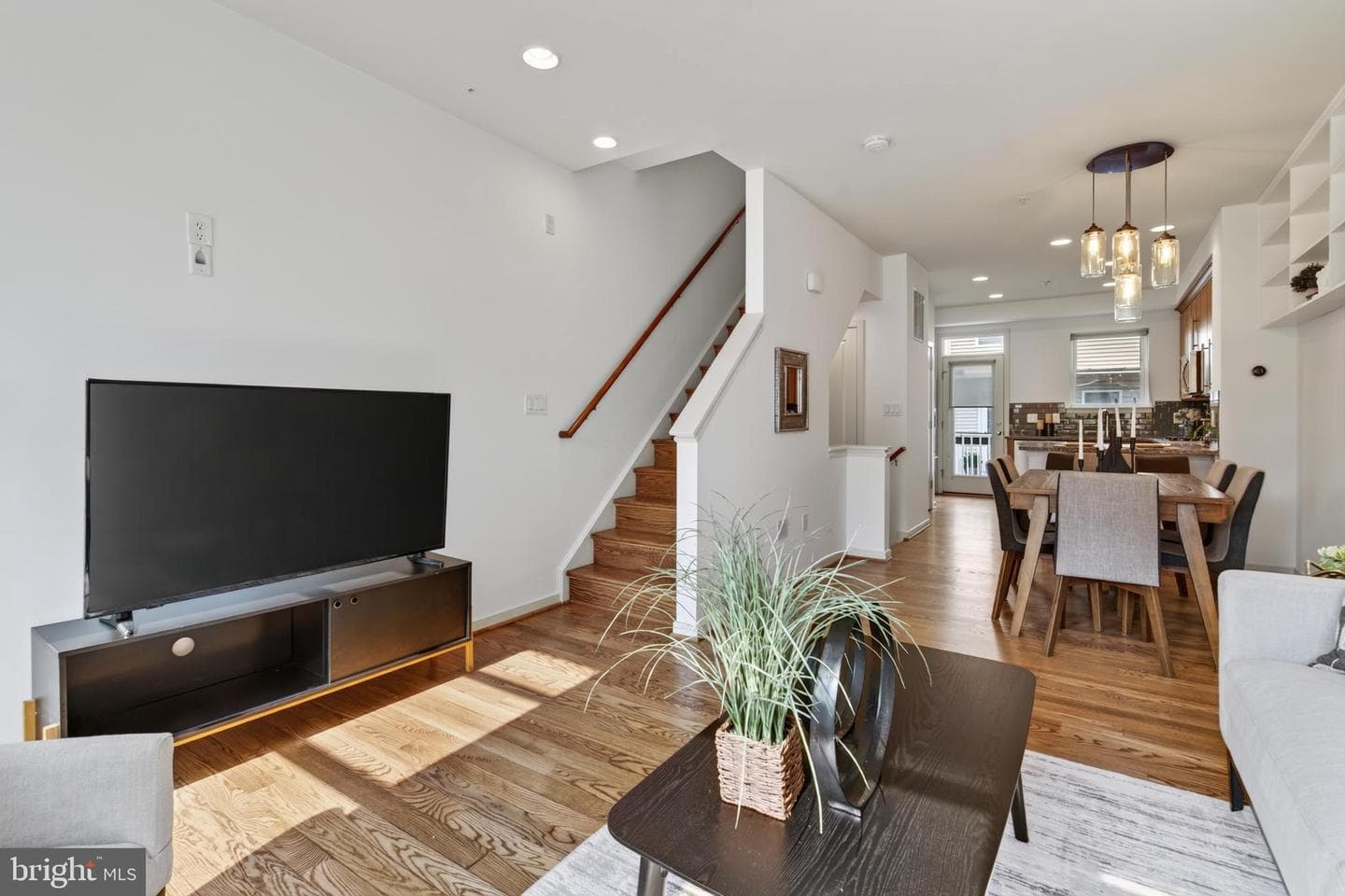 349 L Street SE photo 21