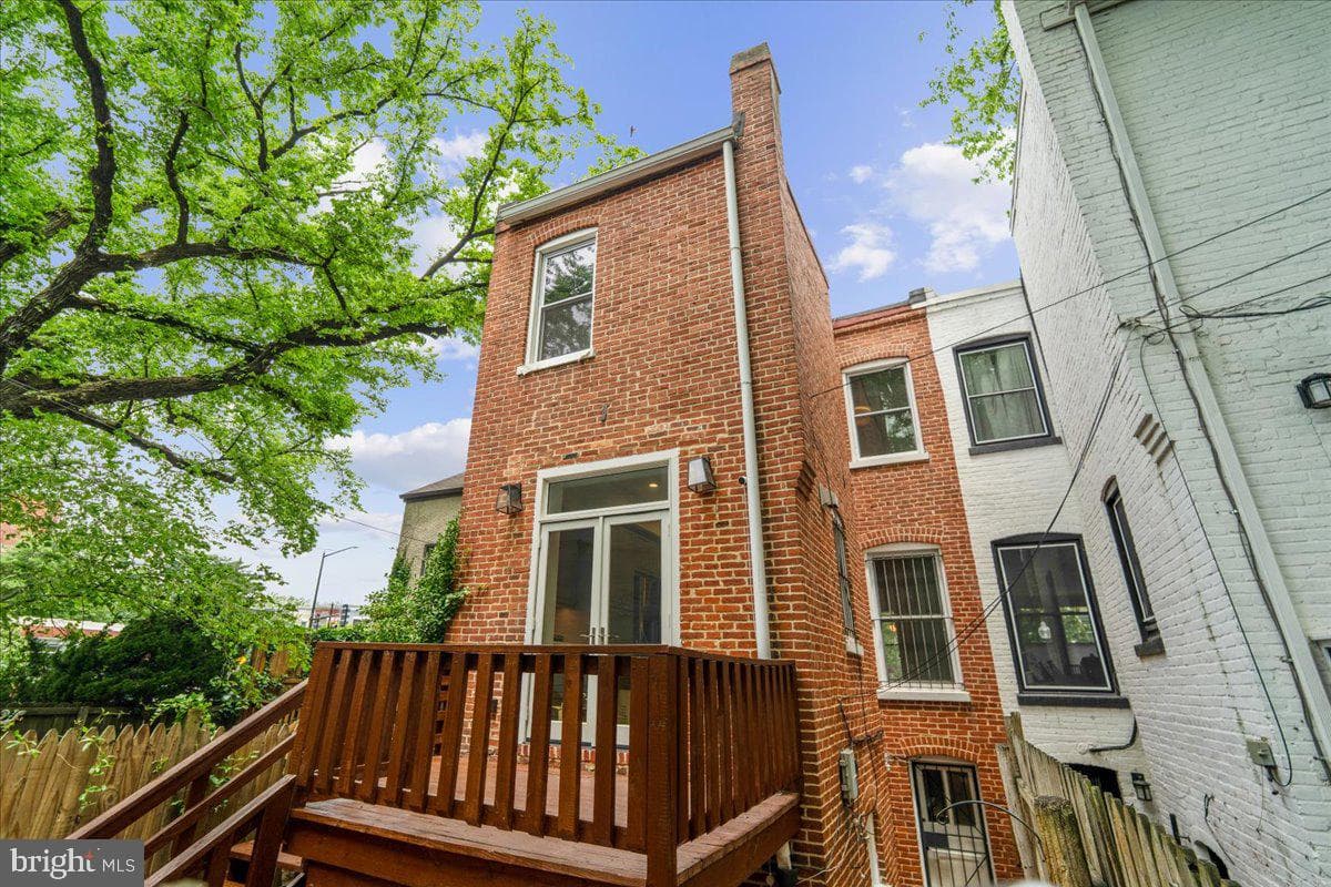 1105 G Street SE, Washington