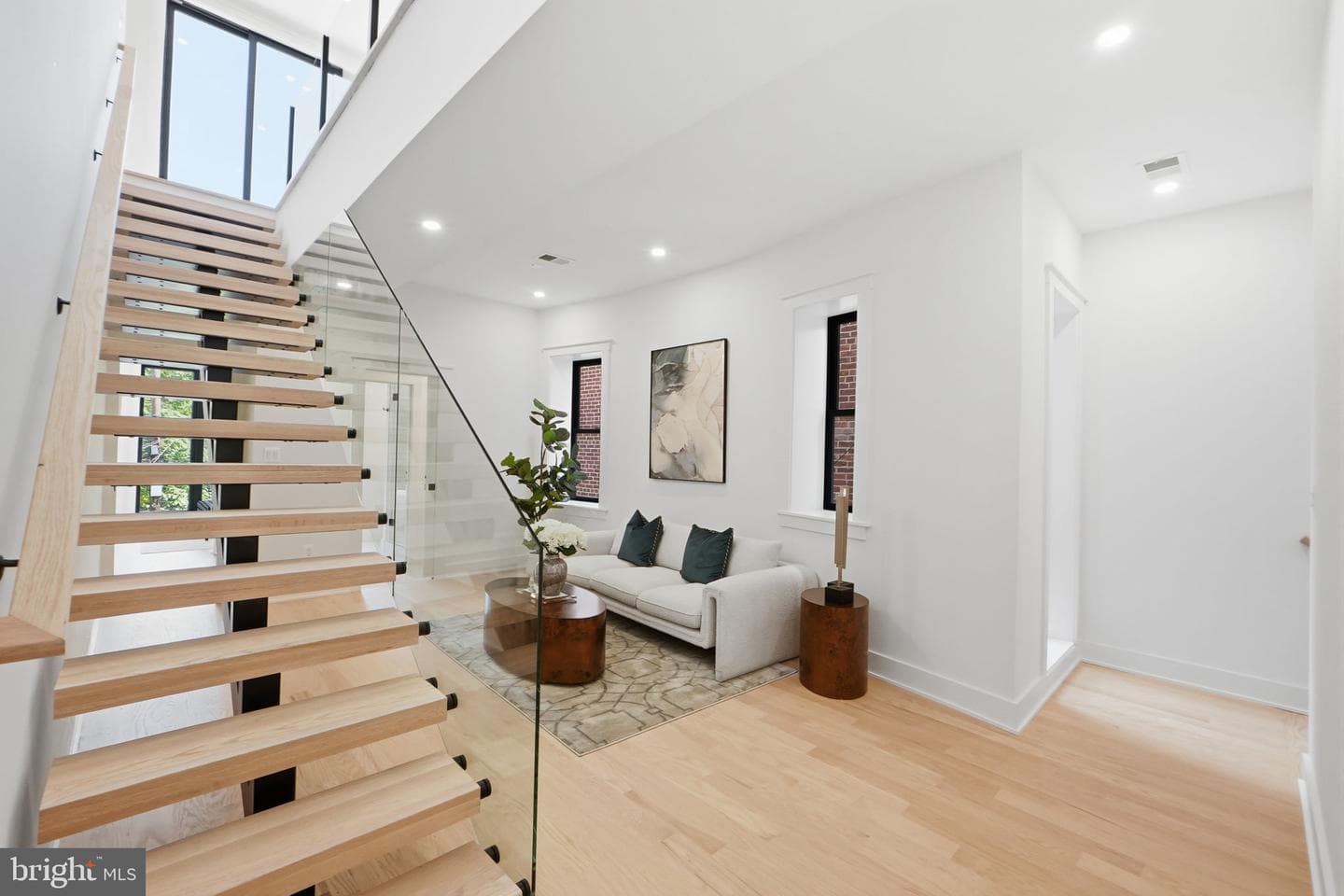 1933 Calvert Street NW photo 32