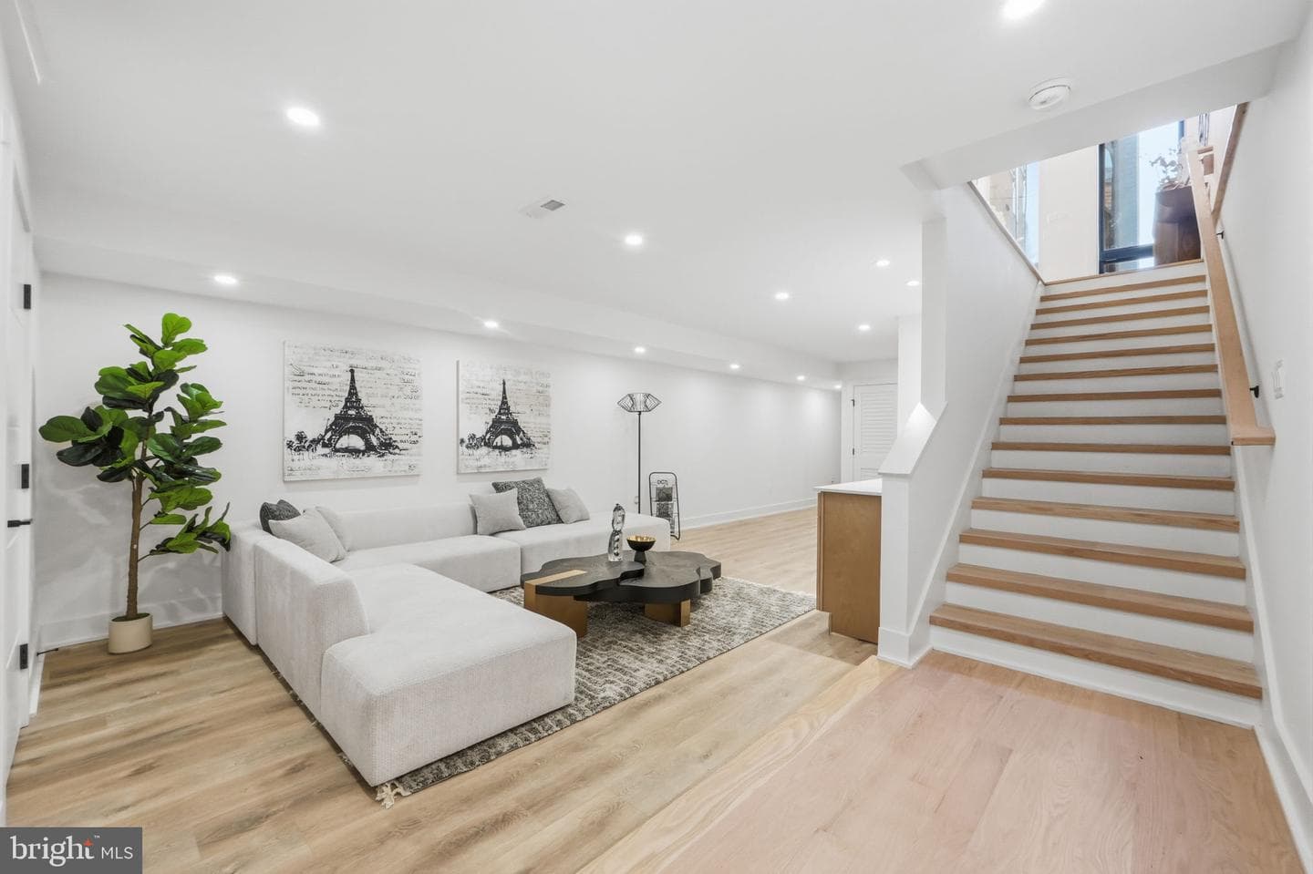 1933 Calvert Street NW photo 61