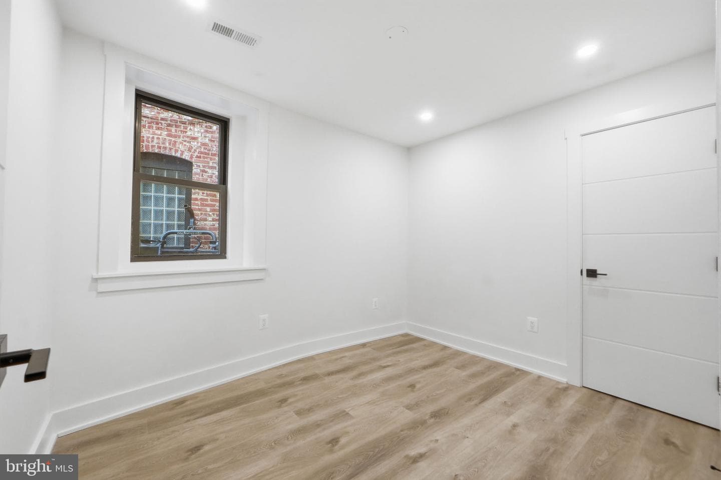 1933 Calvert Street NW photo 66