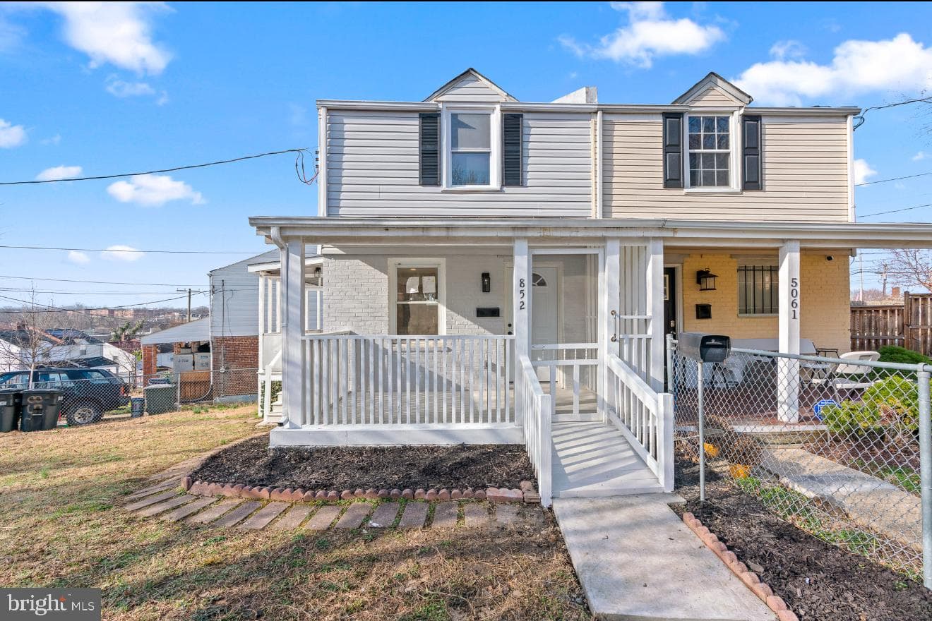 852 50th Place NE, Washington