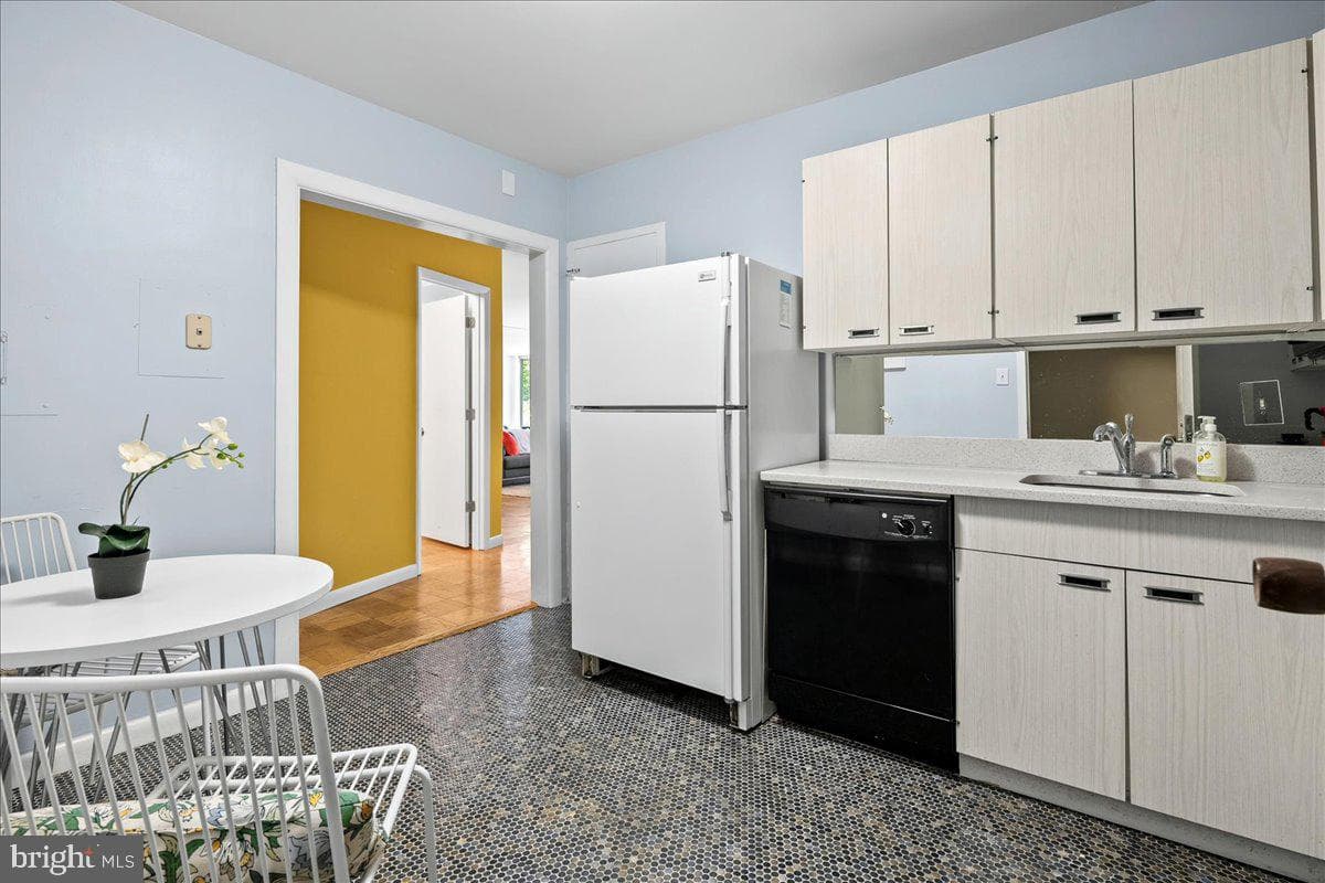 3001 Veazey Terrace NW #322 photo 20