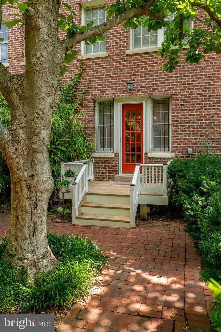 1661 Crescent Place NW #102w, Washington