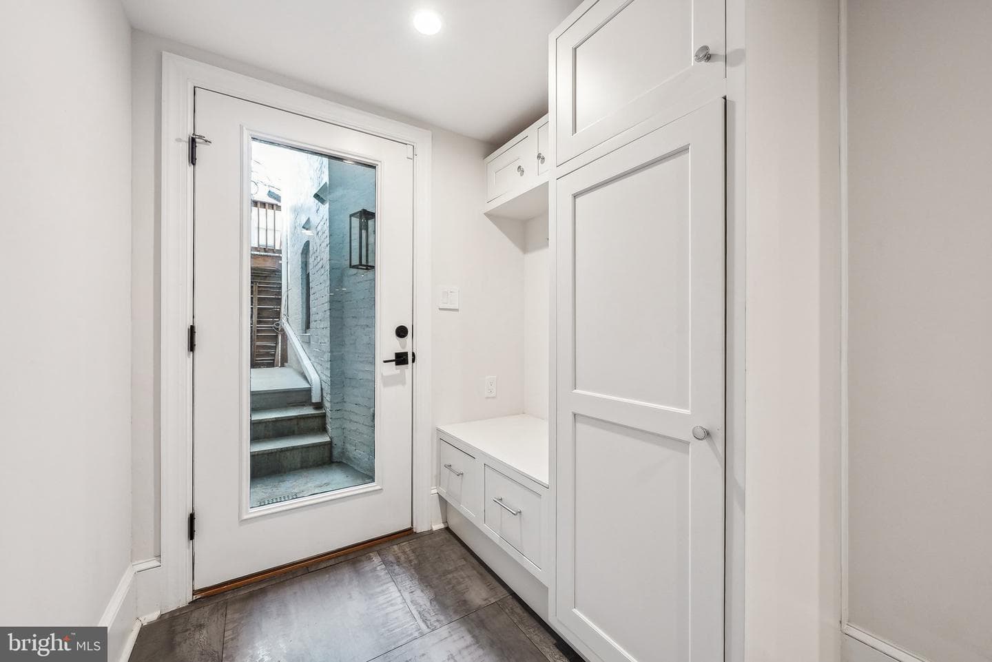 914 Westminster Street NW photo 41