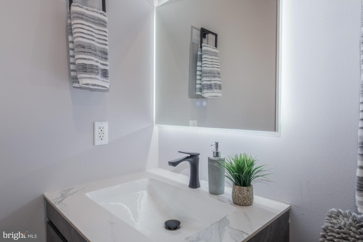 1332 G Street SE #1 photo 38