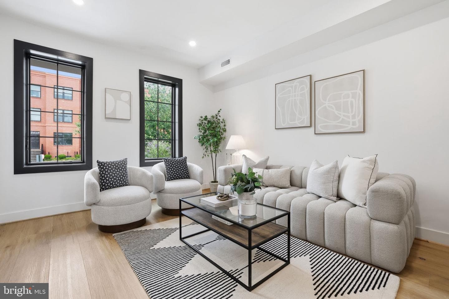 1024 Spring Road NW photo 4