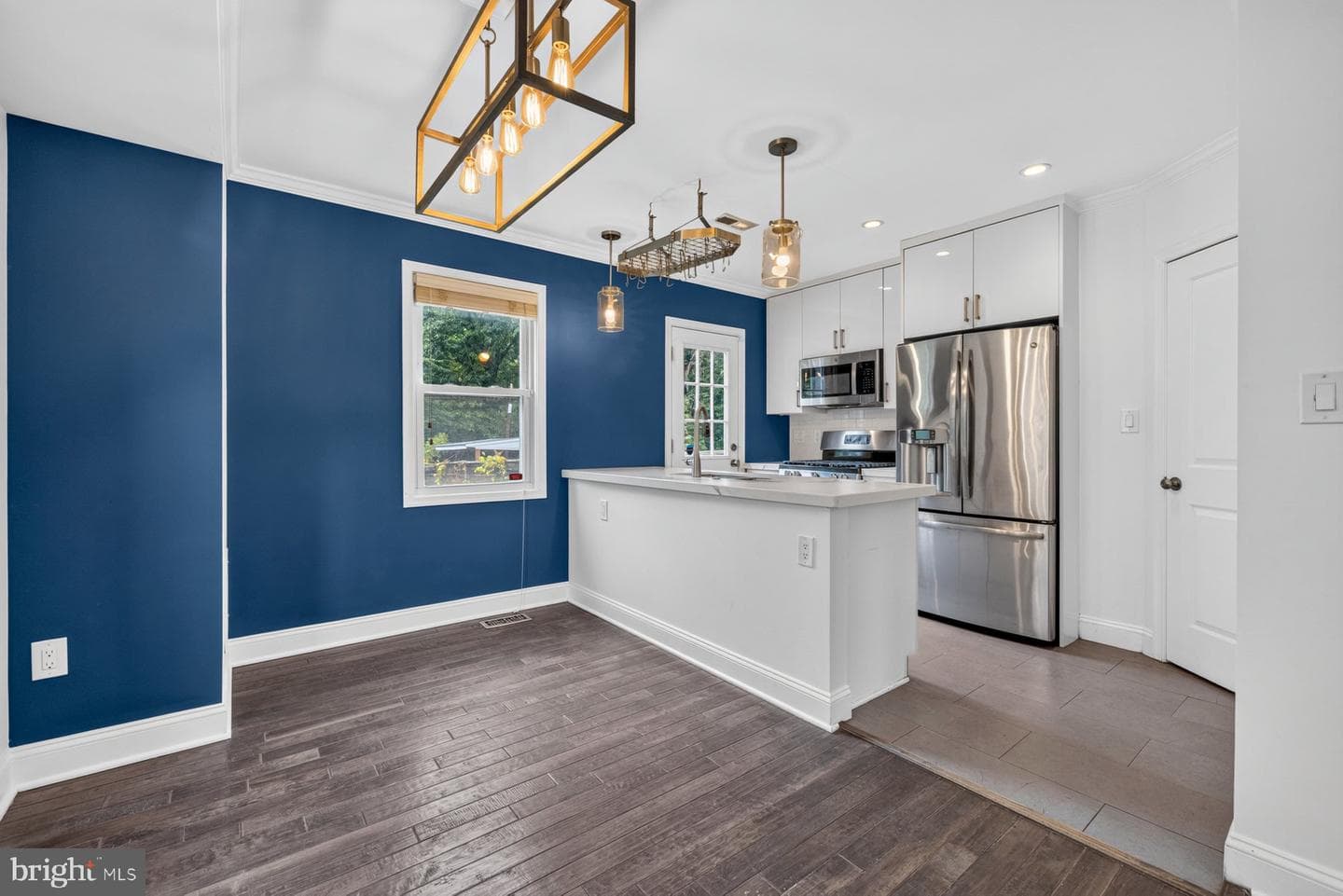 417 Burbank Street SE photo 8