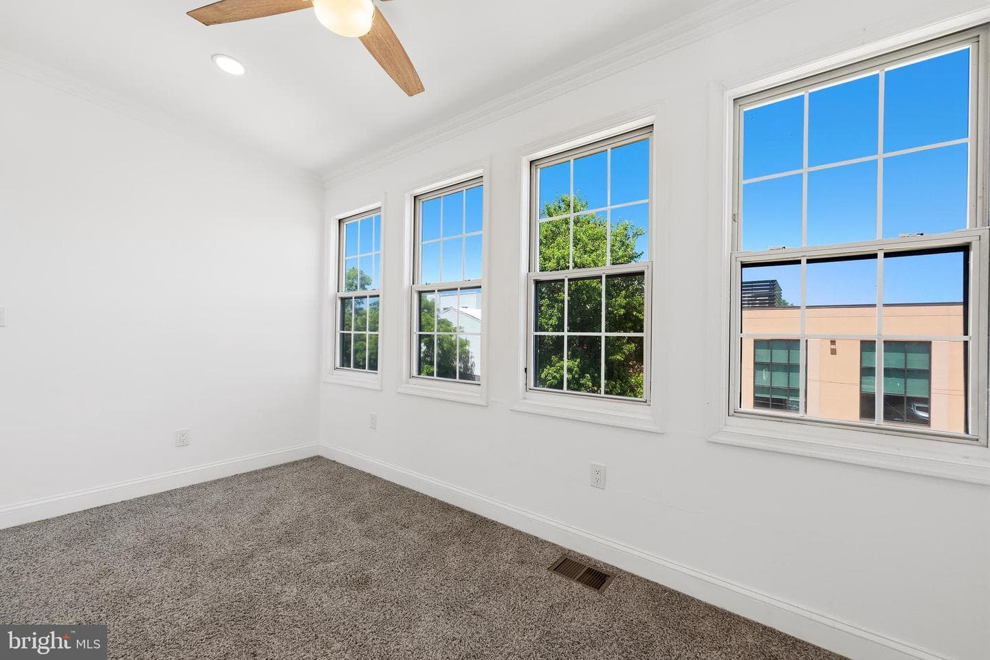1436 W St. SE photo 26