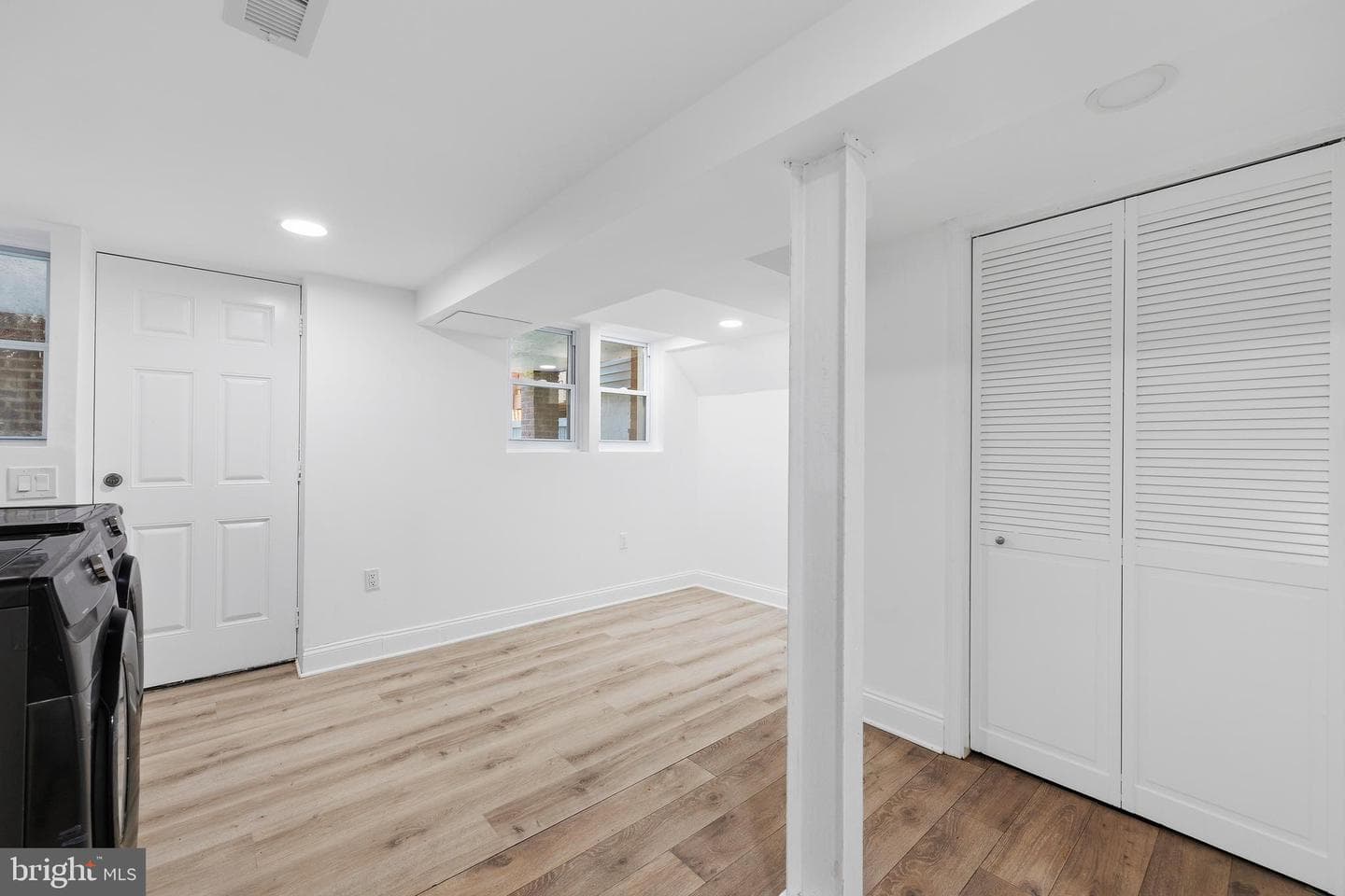1436 W St. SE photo 33