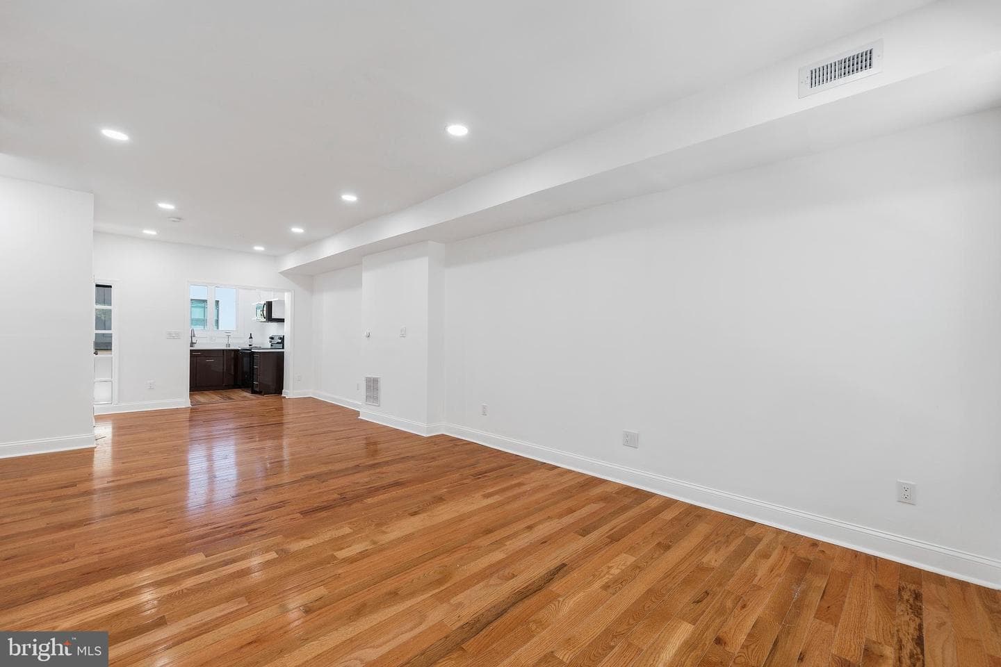 1436 W St. SE photo 7