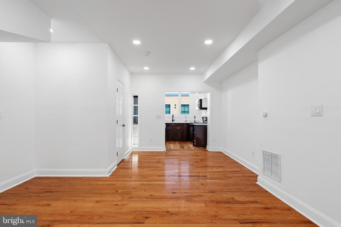 1436 W St. SE photo 8