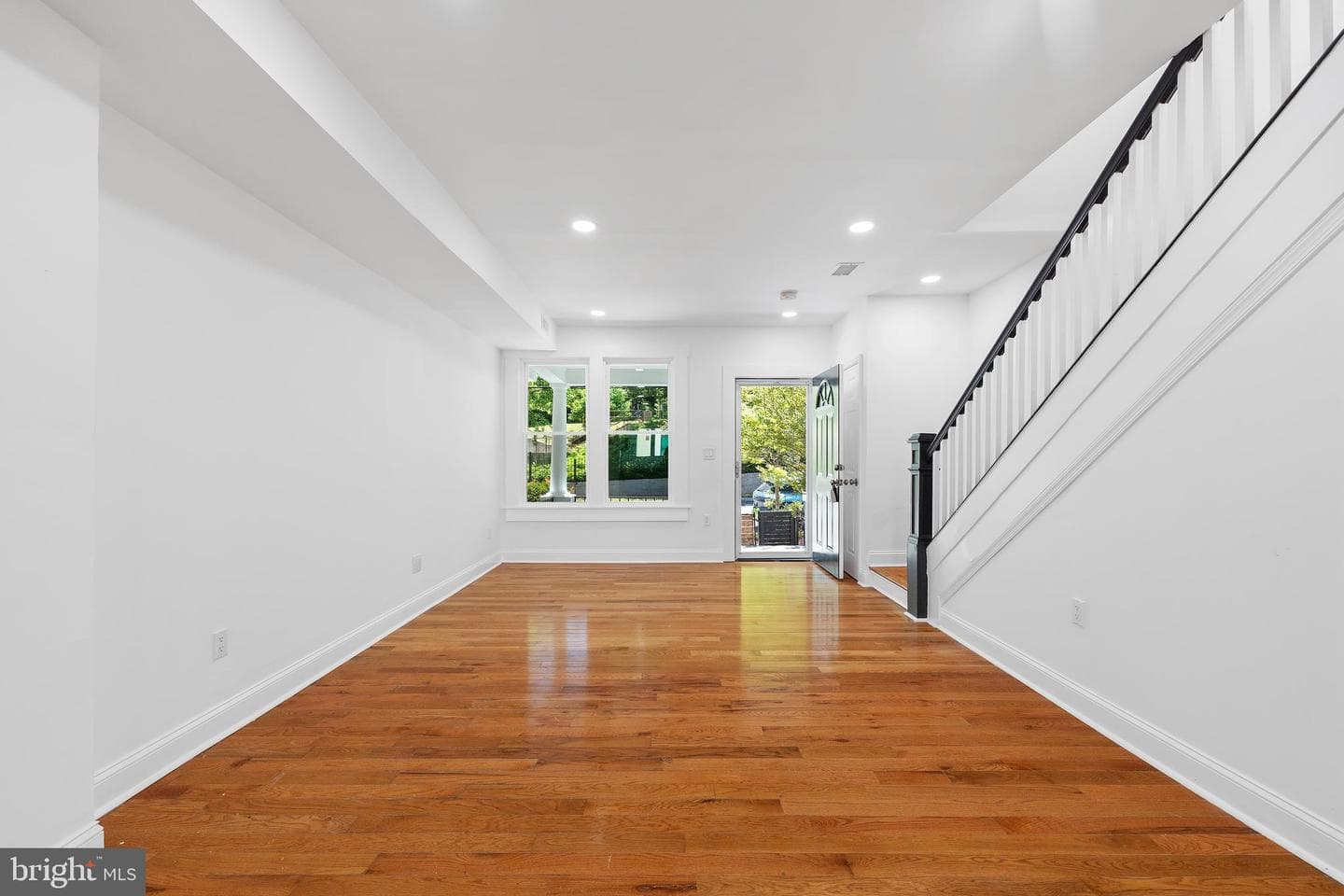1436 W St. SE photo 9