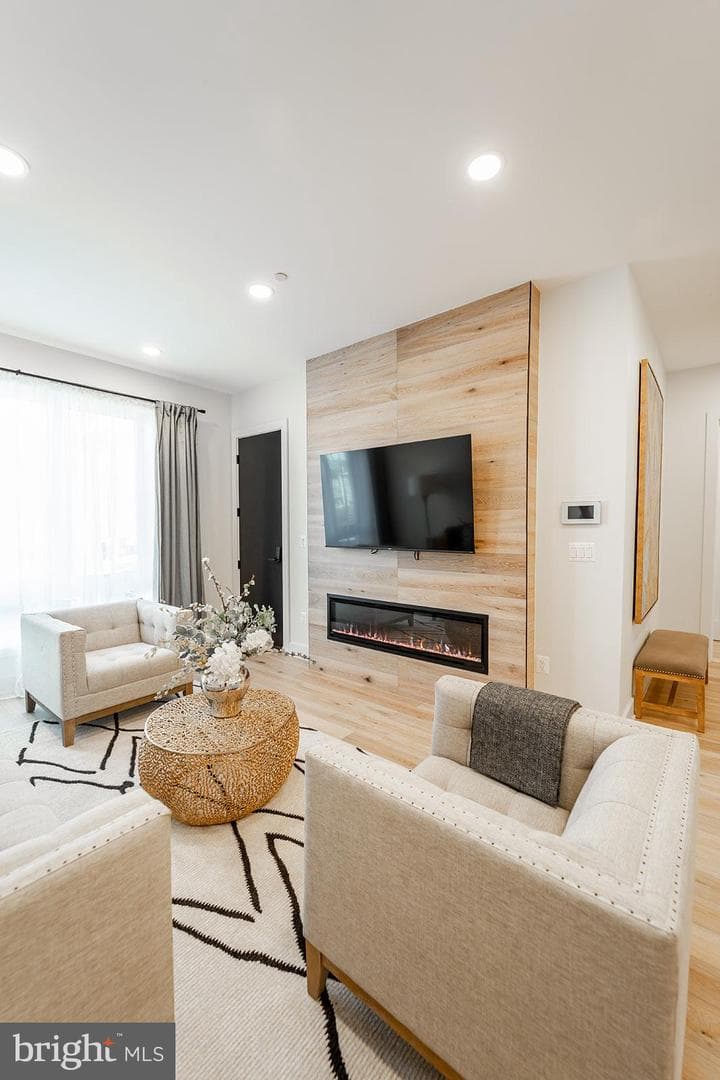 1215 Holbrook Terrace NE #1 photo 11