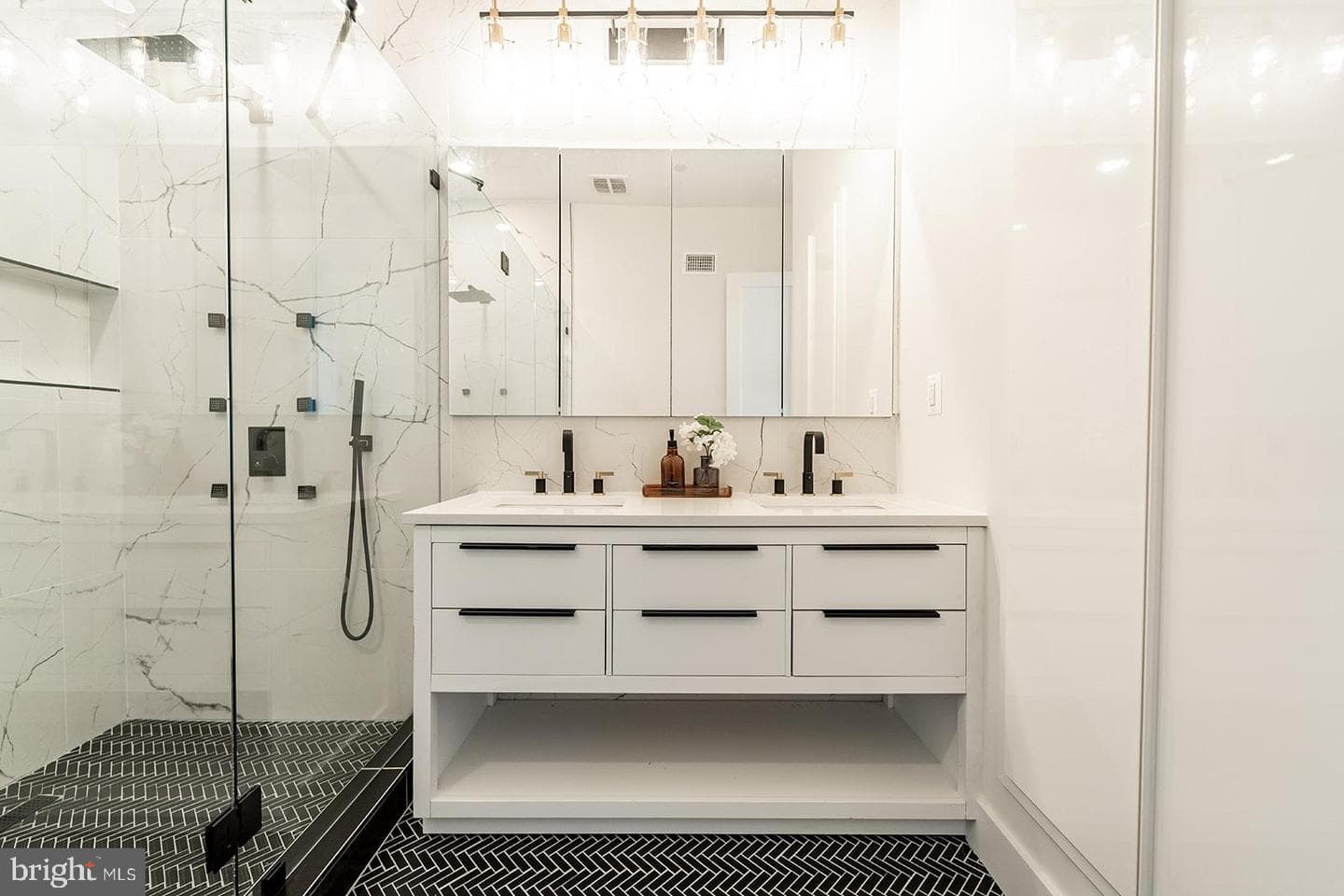 1215 Holbrook Terrace NE #1 photo 43