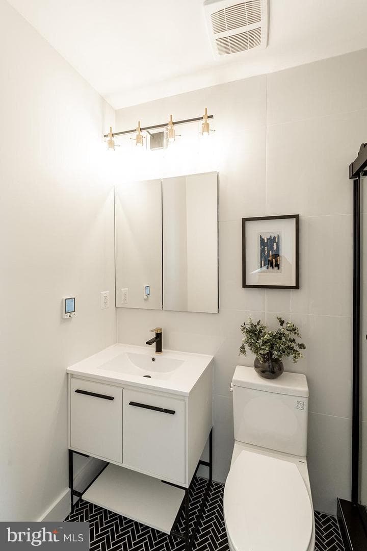 1215 Holbrook Terrace NE #1 photo 53