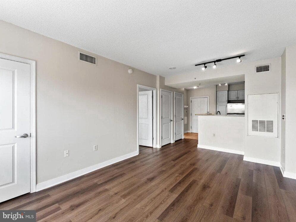 555 Massachusetts Avenue NW #1307 photo 4