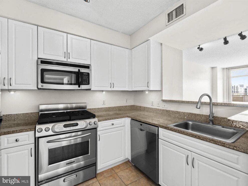 555 Massachusetts Avenue NW #1307 photo 6