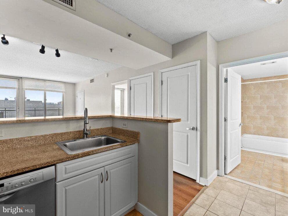 555 Massachusetts Avenue NW #1307 photo 9