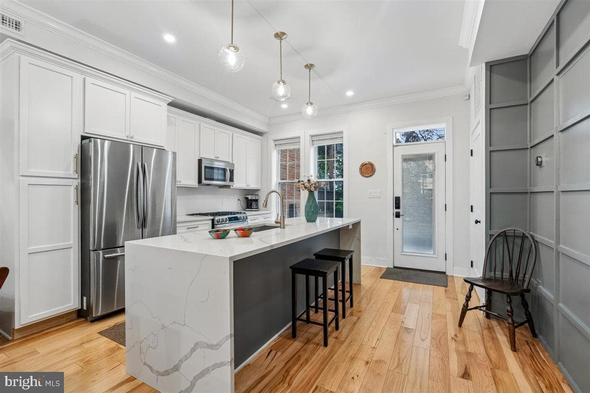 130 Adams Street NW photo 6