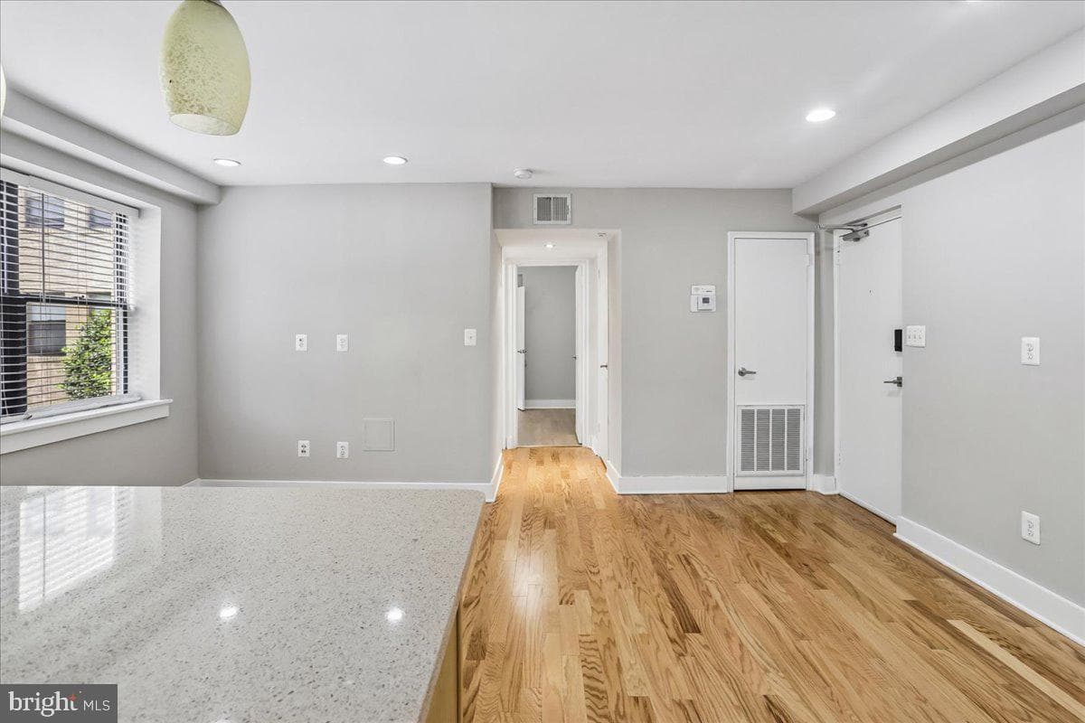 212 Oakwood Street SE #113 photo 12