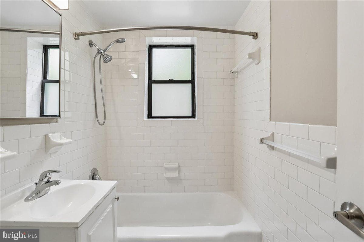 212 Oakwood Street SE #113 photo 33