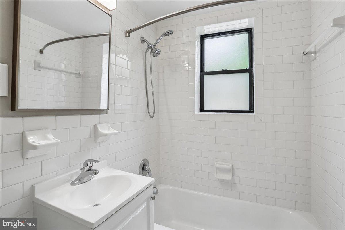 212 Oakwood Street SE #113 photo 35