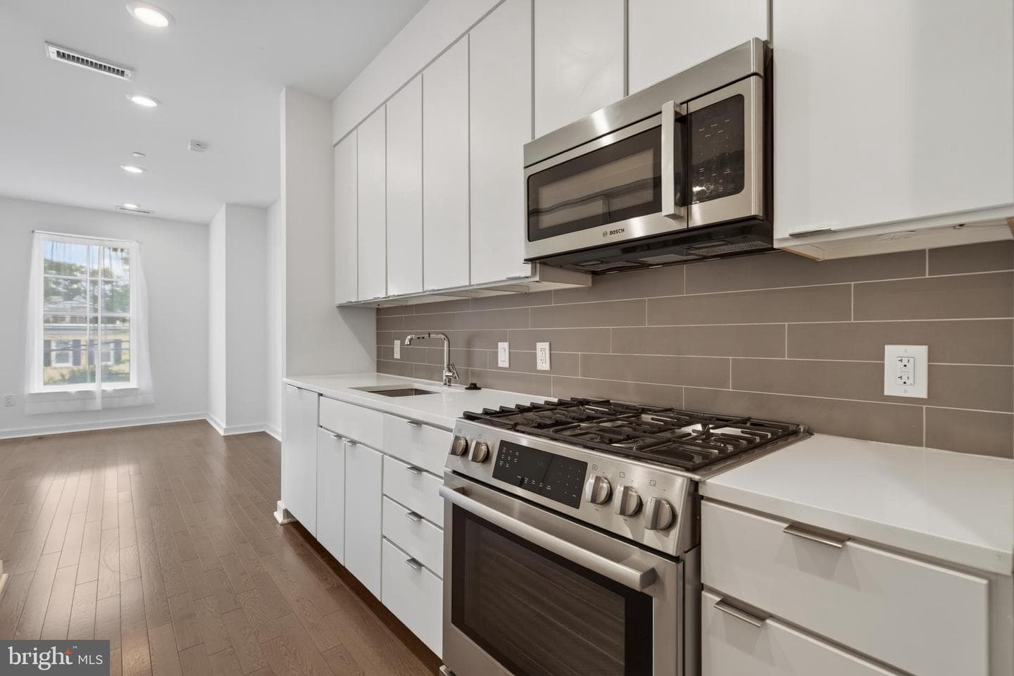 300 8th Street NE #209 photo 4