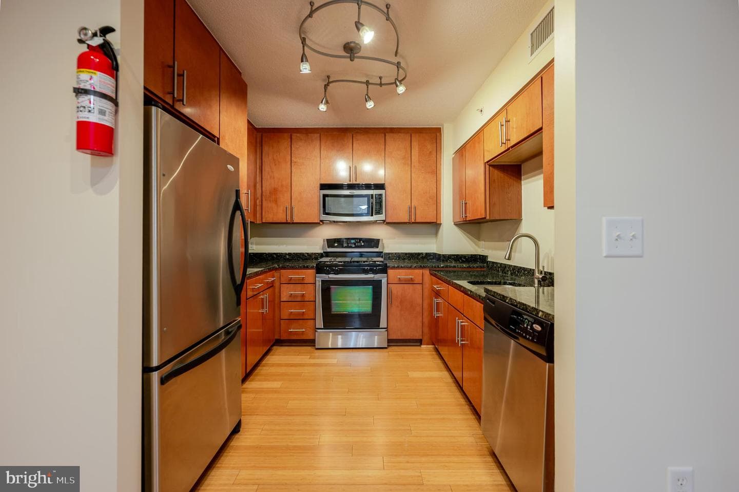 915 E Street NW #317 photo 8