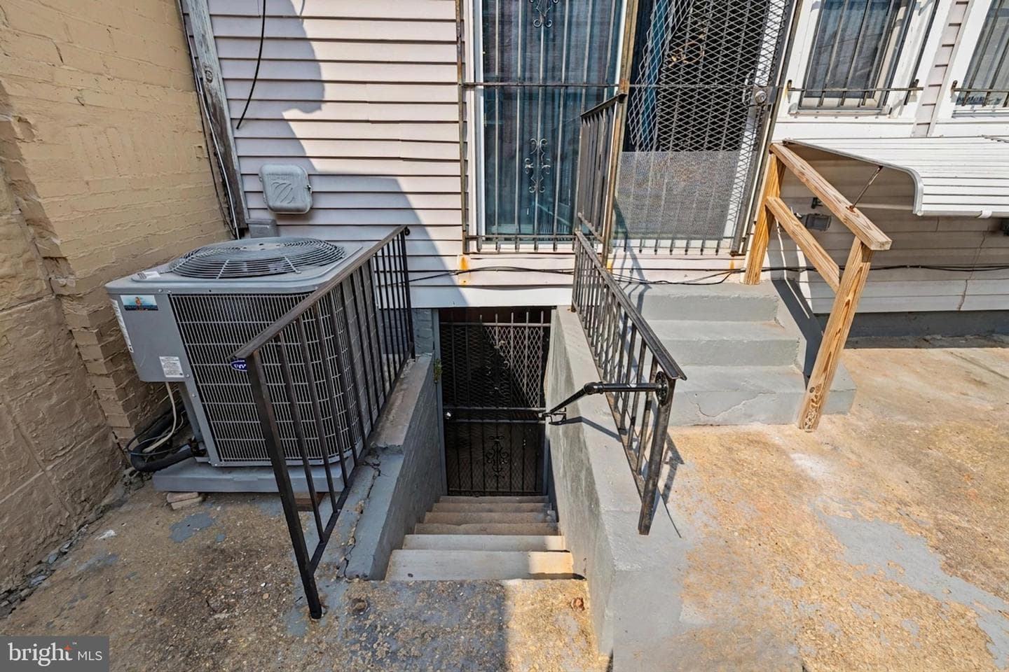 1466 Ogden Street NW photo 39