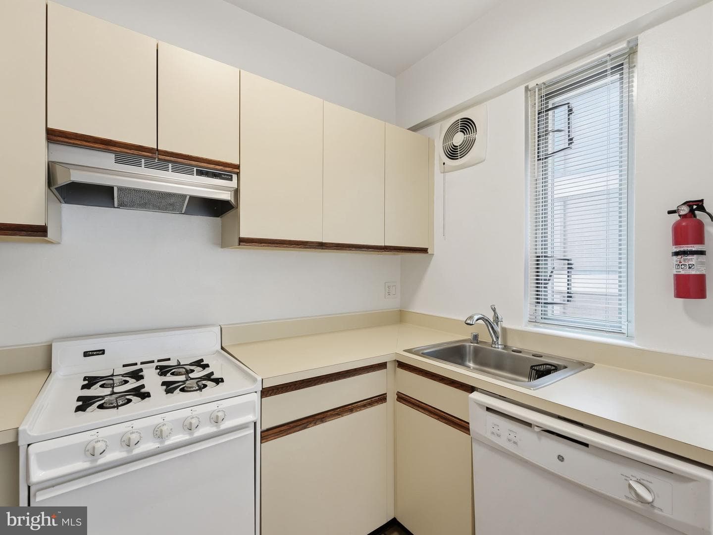 1727 Massachusetts Avenue NW #416 photo 3
