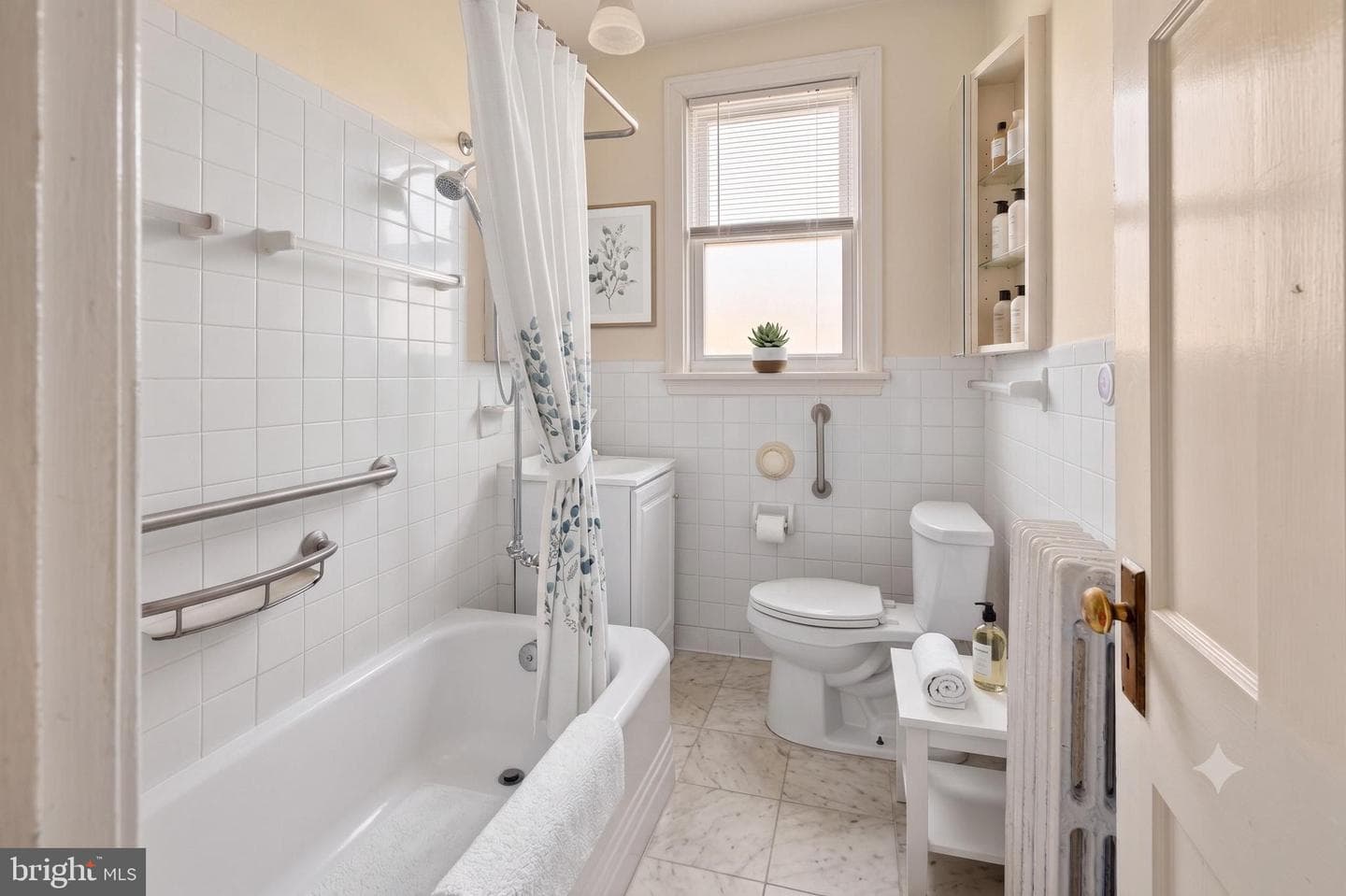 610 Tewkesbury Place NW photo 9