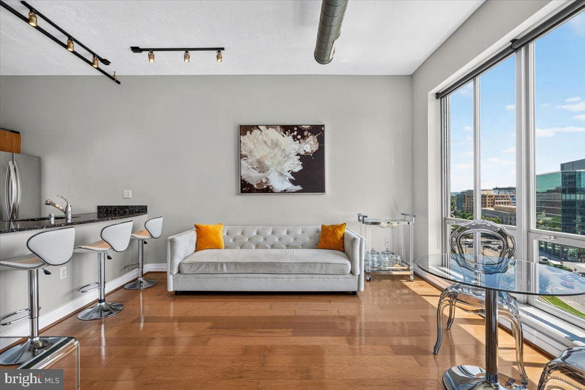 301 Massachusetts Avenue NW #902 photo 4