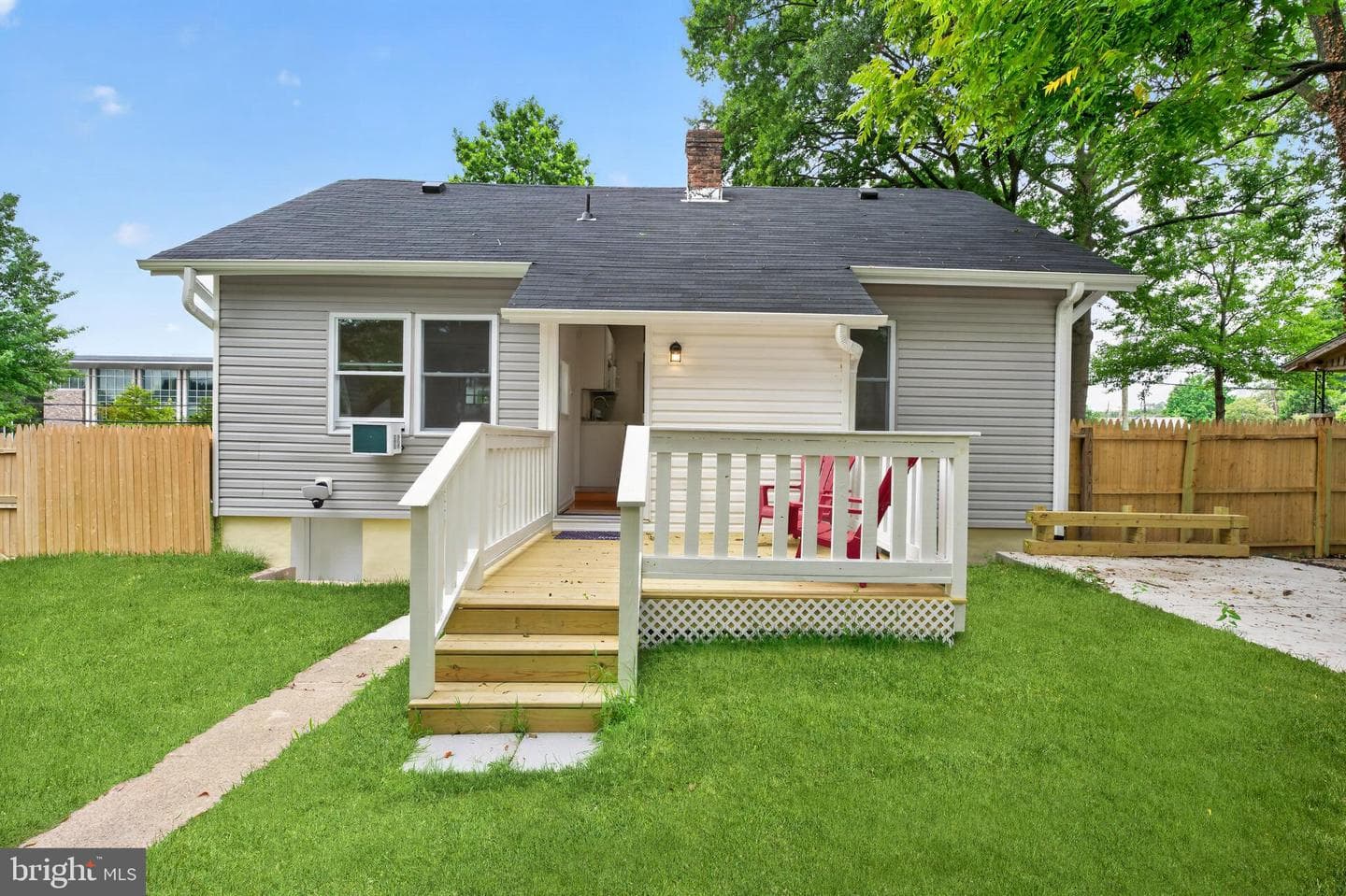 1004 Shepherd Street NE photo 34