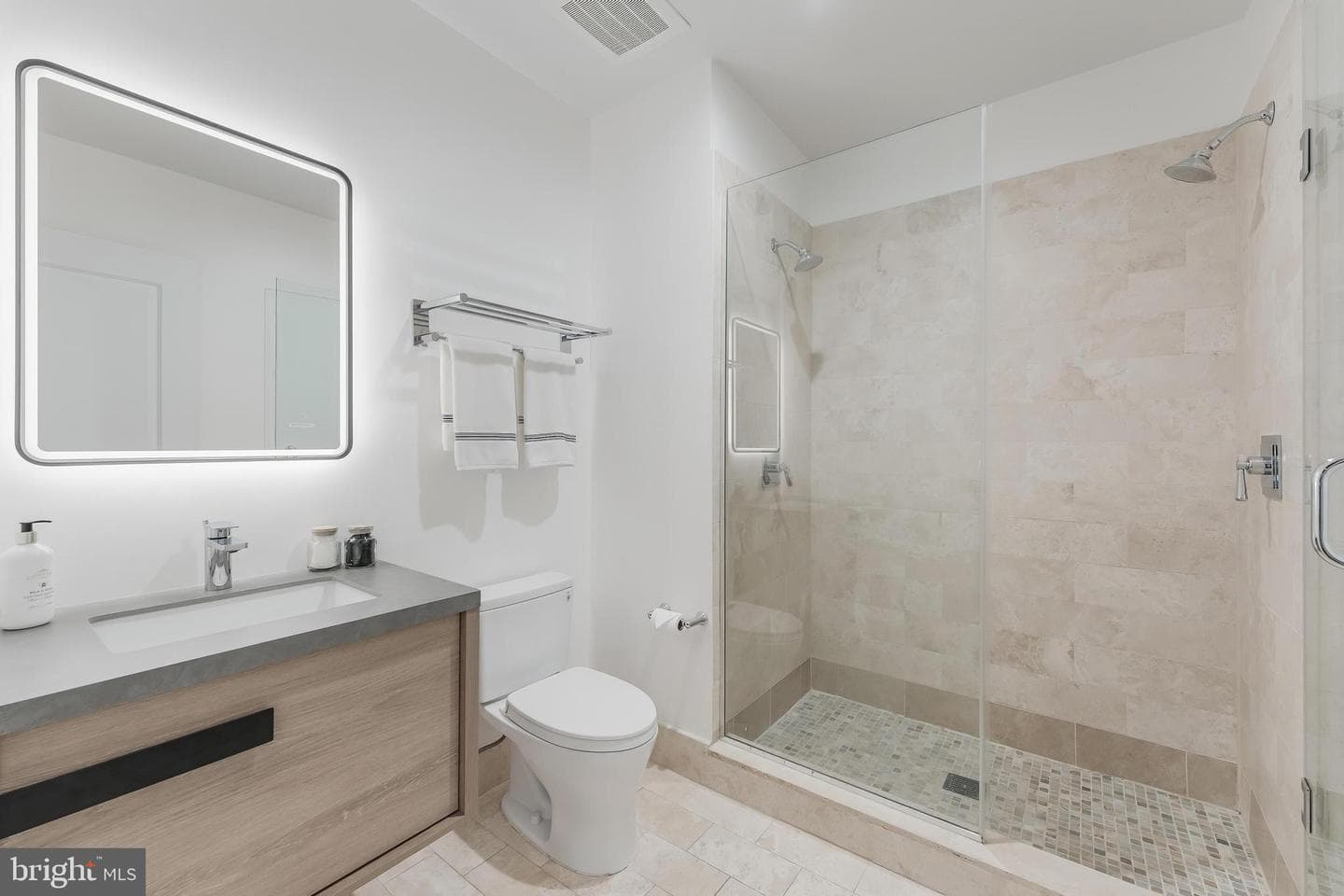 215 I Street NE #401 photo 31