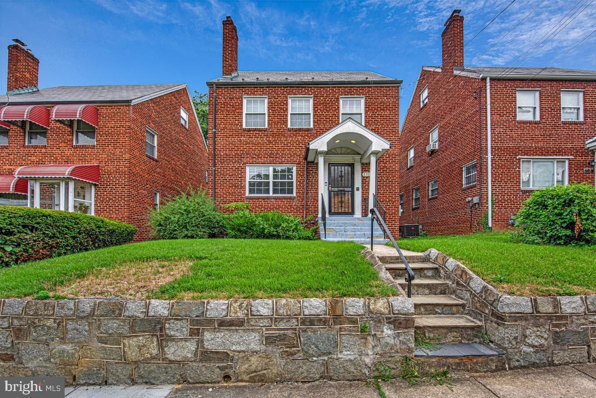 6015 3rd Street NE, Washington