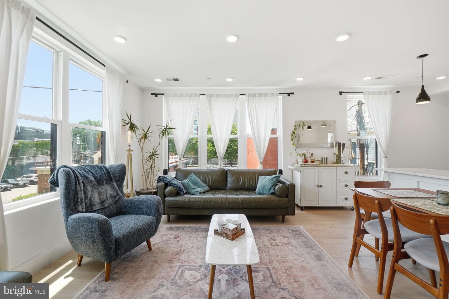 646 Newton Place NW #203 photo 9
