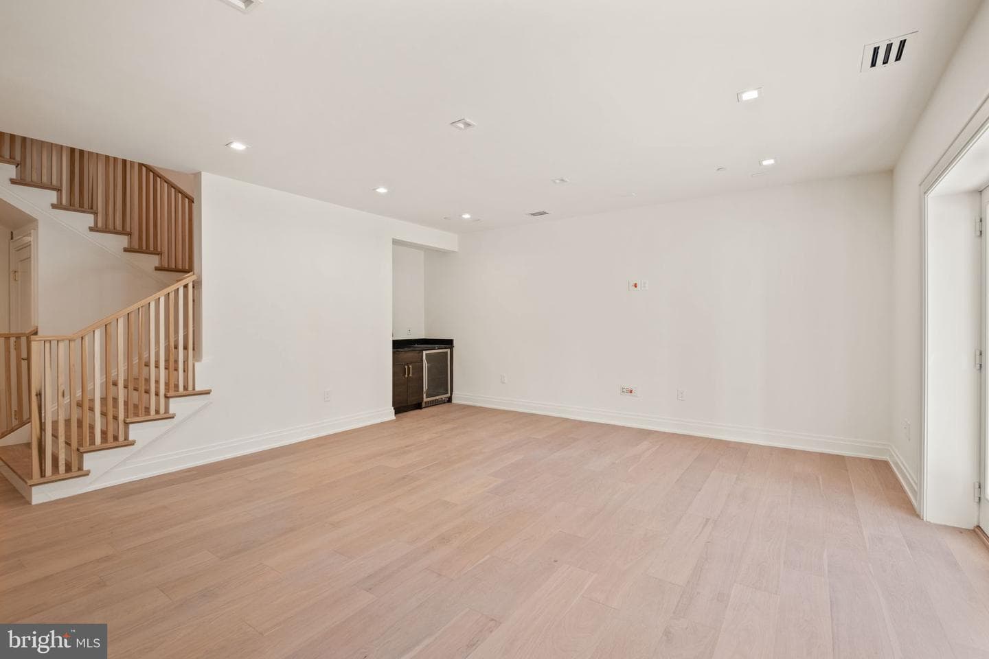 5022 Cathedral Avenue NW photo 40