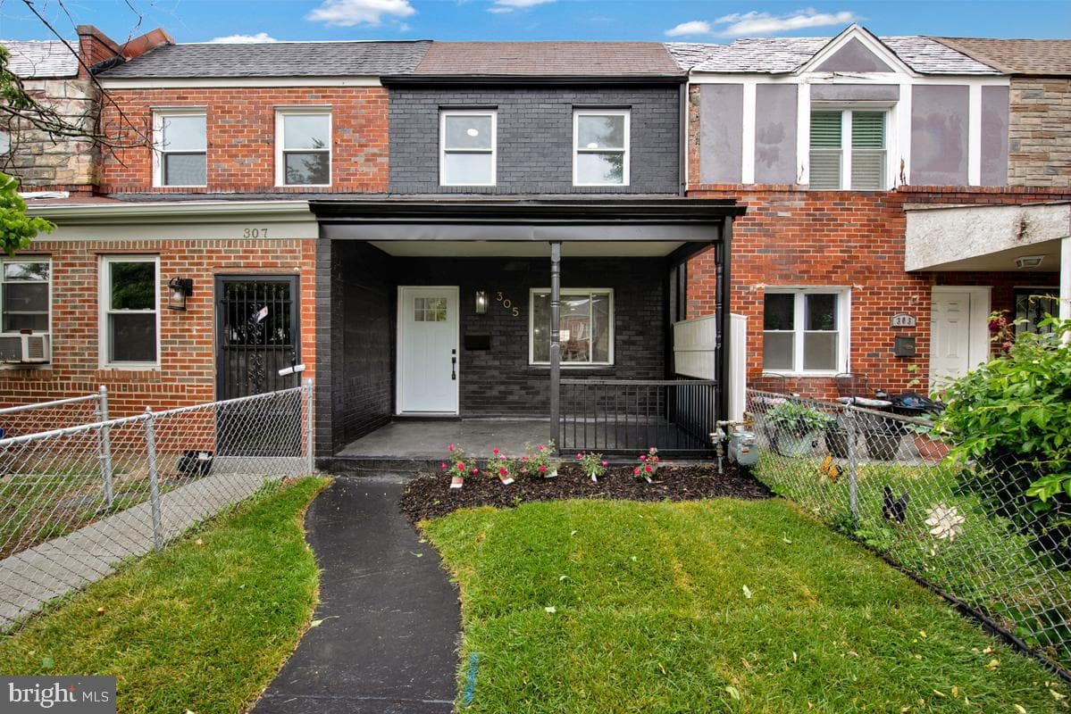 305 34th Place NE, Washington