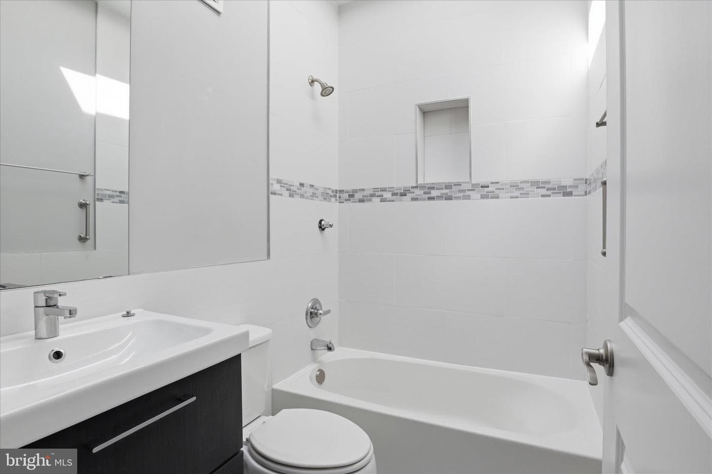 1119 Staples Street NE photo 23