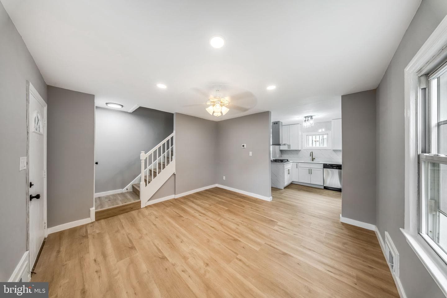 717 Emerson Street NE photo 33