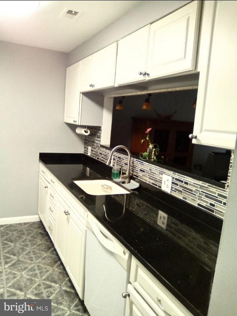 3107 Hawthorne Drive NE photo 3