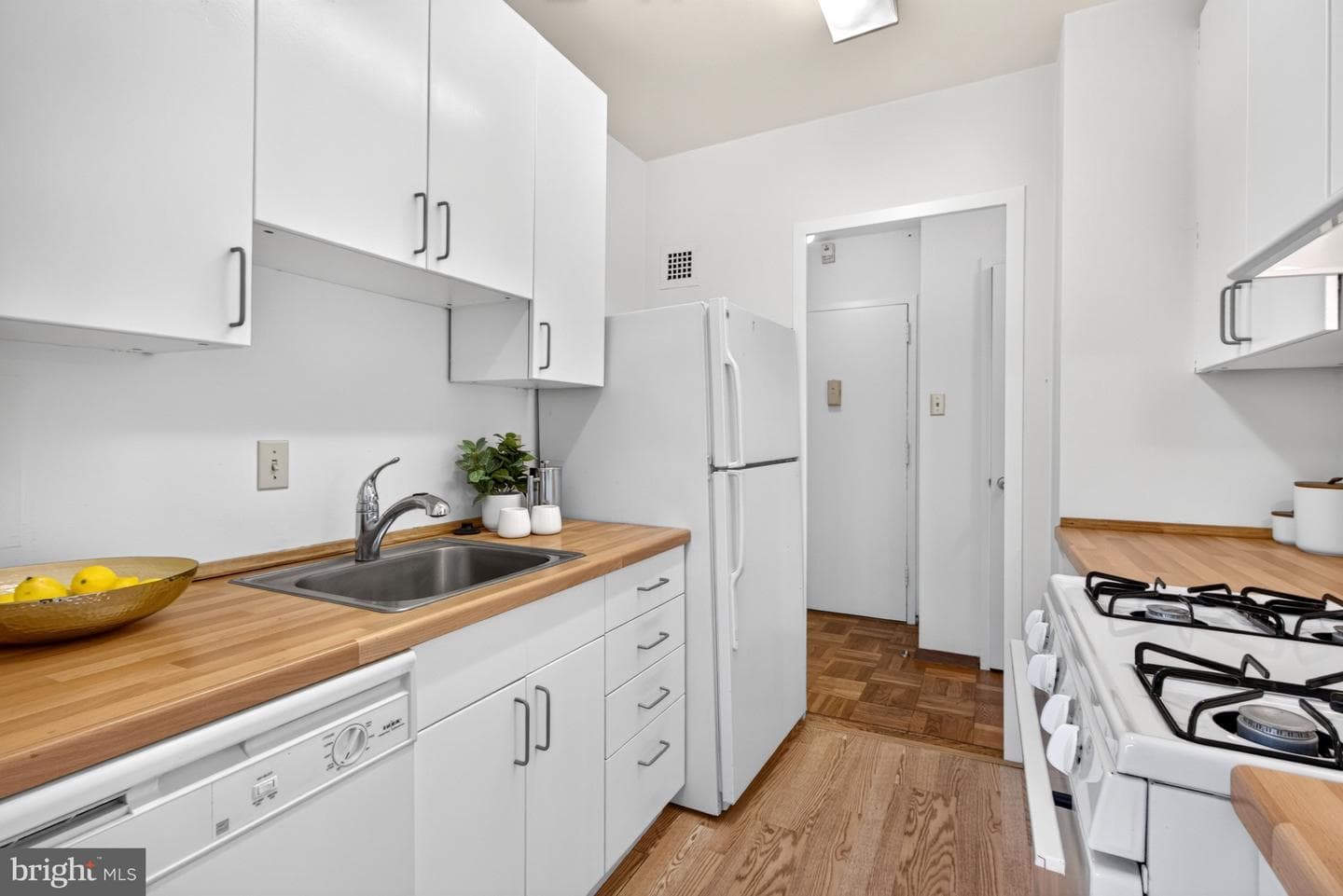 4000 Tunlaw Road NW #705 photo 15