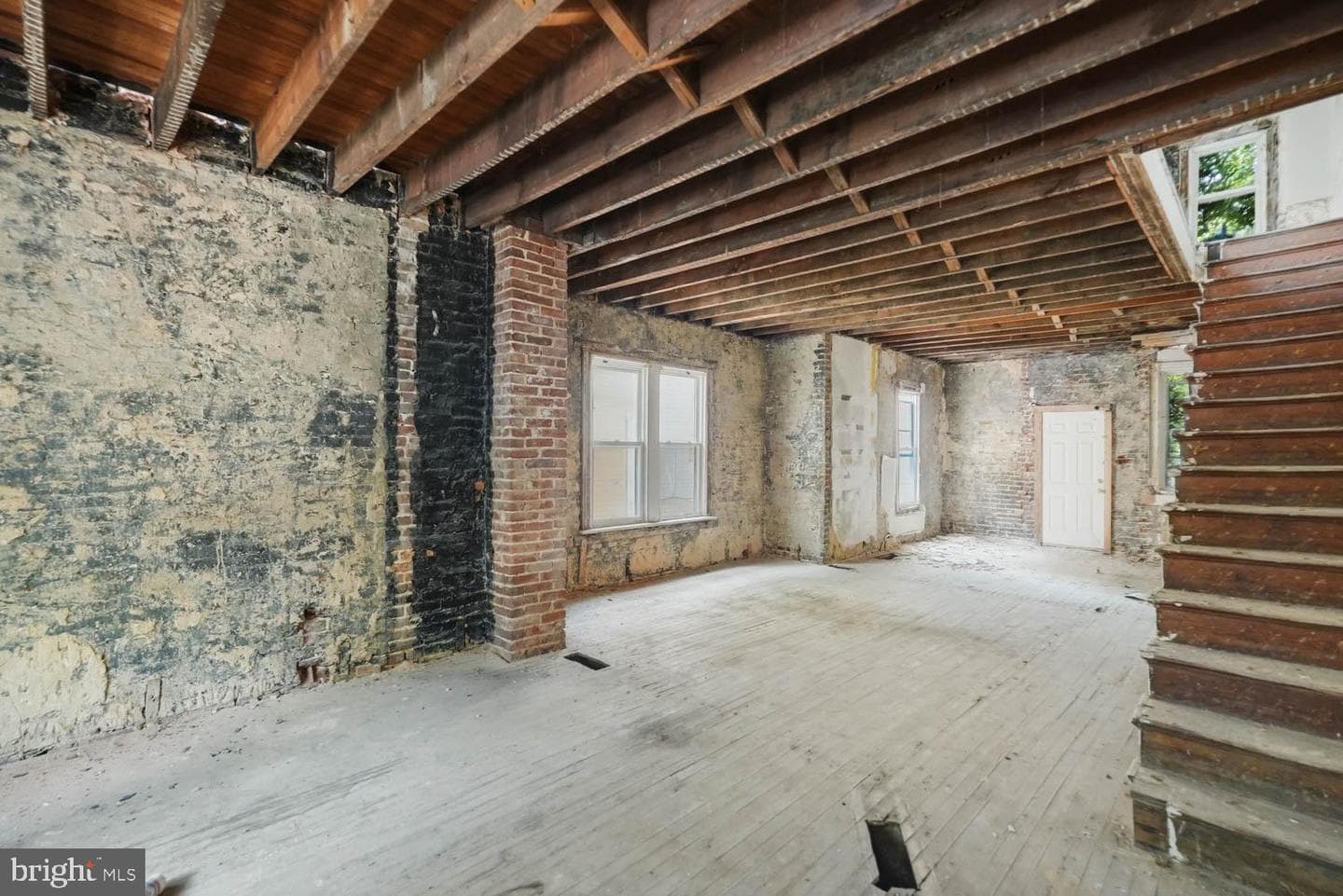 749 Girard Street NW photo 4