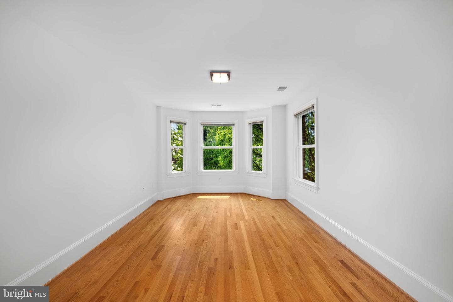 4561 Macarthur Boulevard NW photo 20